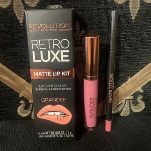 Revolution retroluxe lip kit in shade Grandee NIB